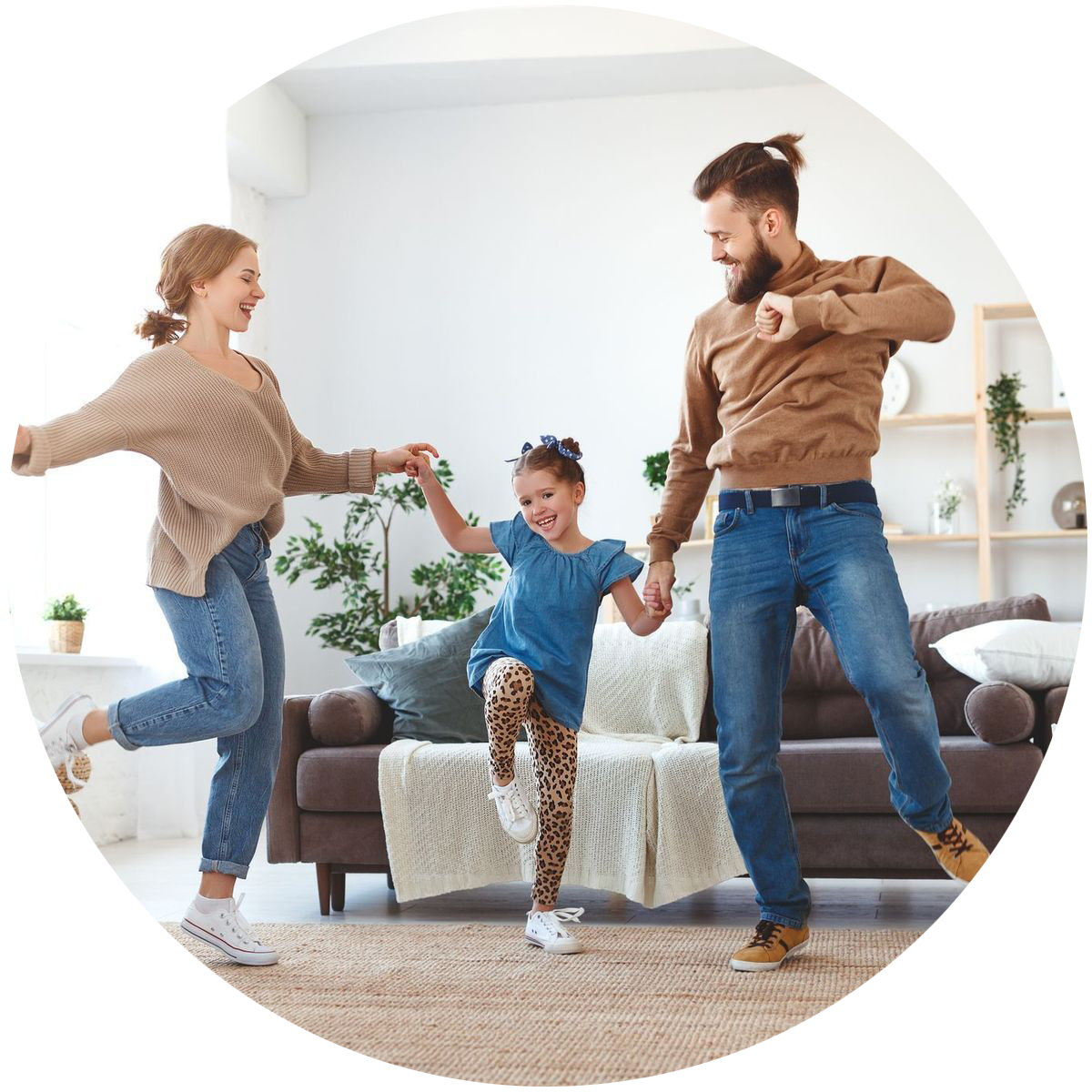 Image d'une famille heureux d'avoir acheté avec Mon Chasseur Immo.